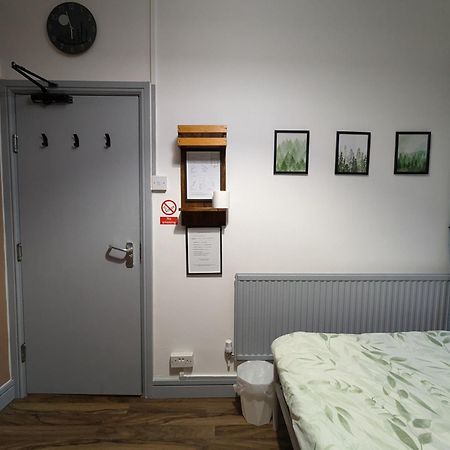 R3 - Cozy Small Double - City & Beach Access, Wifi, Free Parking - Self Catering Swansea Kültér fotó