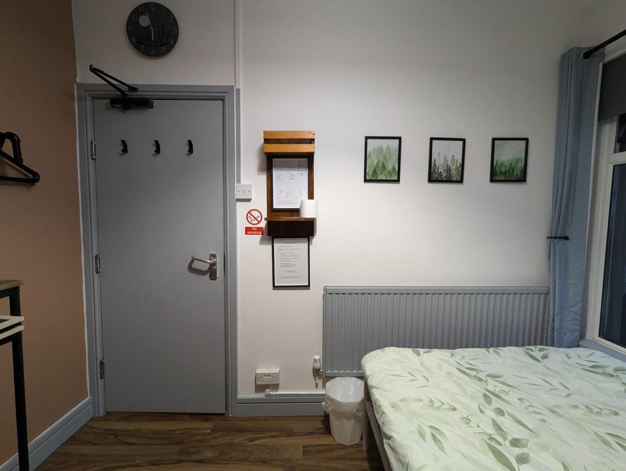 R3 - Cozy Small Double - City & Beach Access, Wifi, Free Parking - Self Catering Swansea Kültér fotó