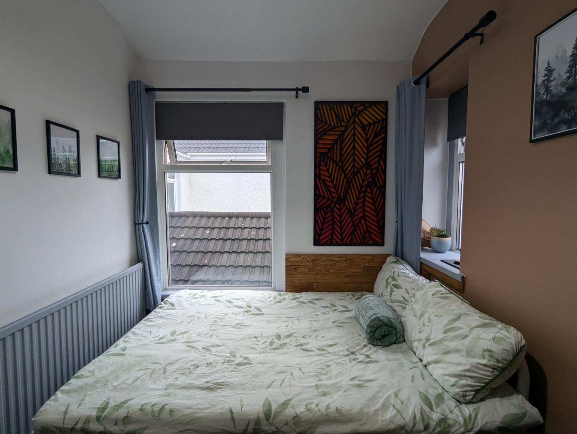 R3 - Cozy Small Double - City & Beach Access, Wifi, Free Parking - Self Catering Swansea Kültér fotó