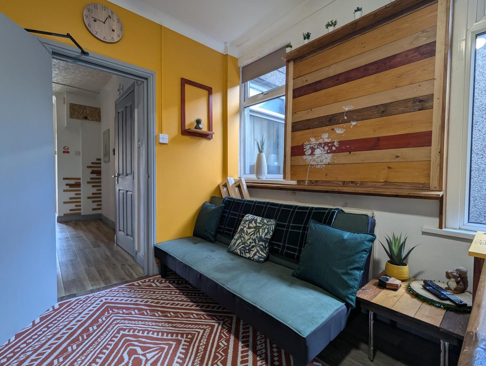 R3 - Cozy Small Double - City & Beach Access, Wifi, Free Parking - Self Catering Swansea Kültér fotó