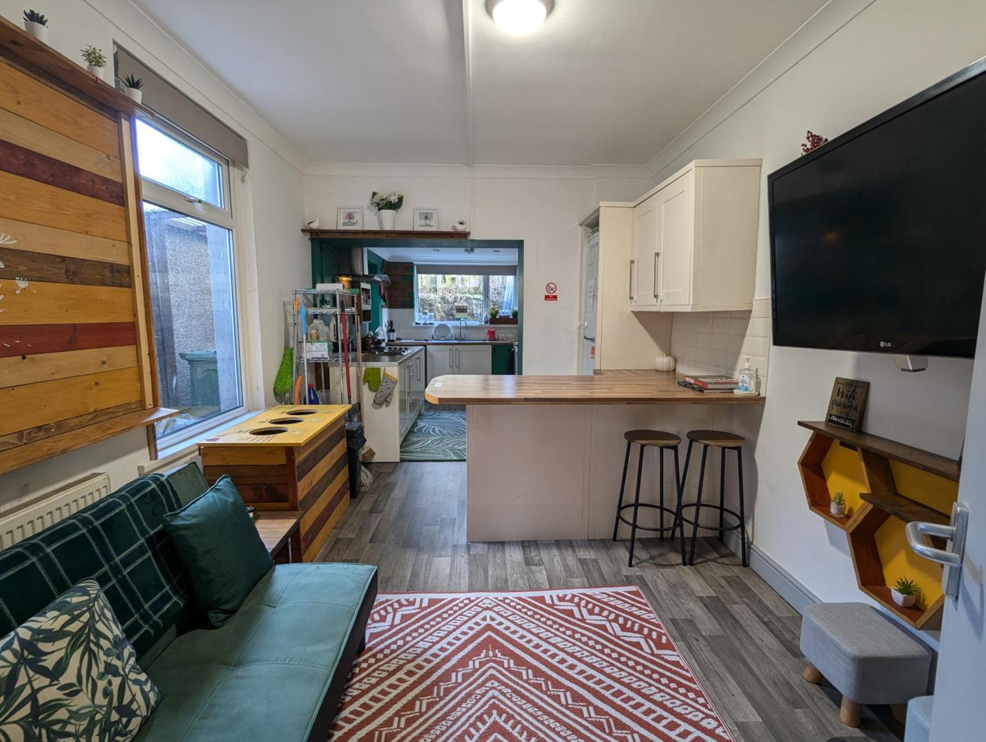 R3 - Cozy Small Double - City & Beach Access, Wifi, Free Parking - Self Catering Swansea Kültér fotó