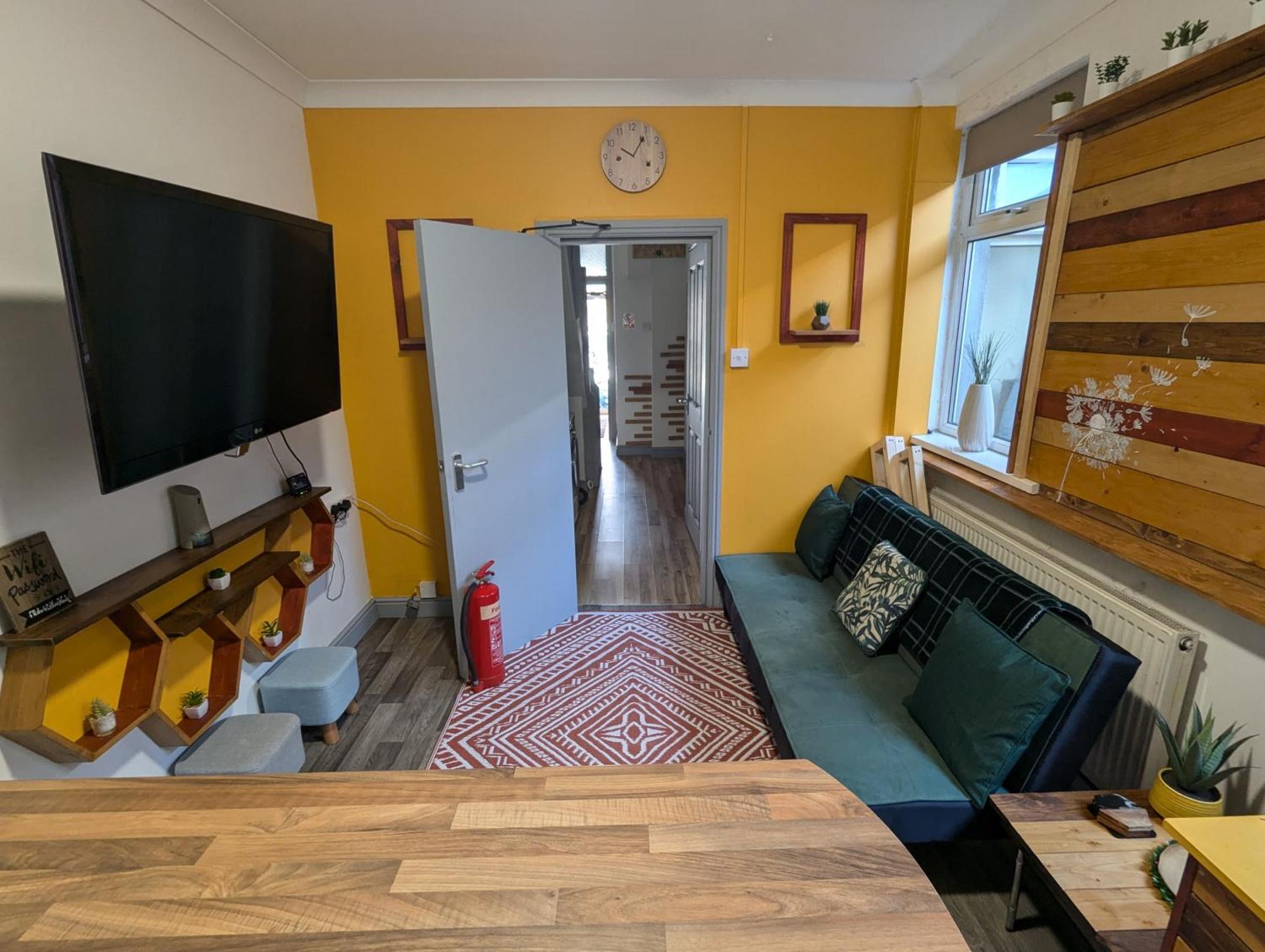 R3 - Cozy Small Double - City & Beach Access, Wifi, Free Parking - Self Catering Swansea Kültér fotó